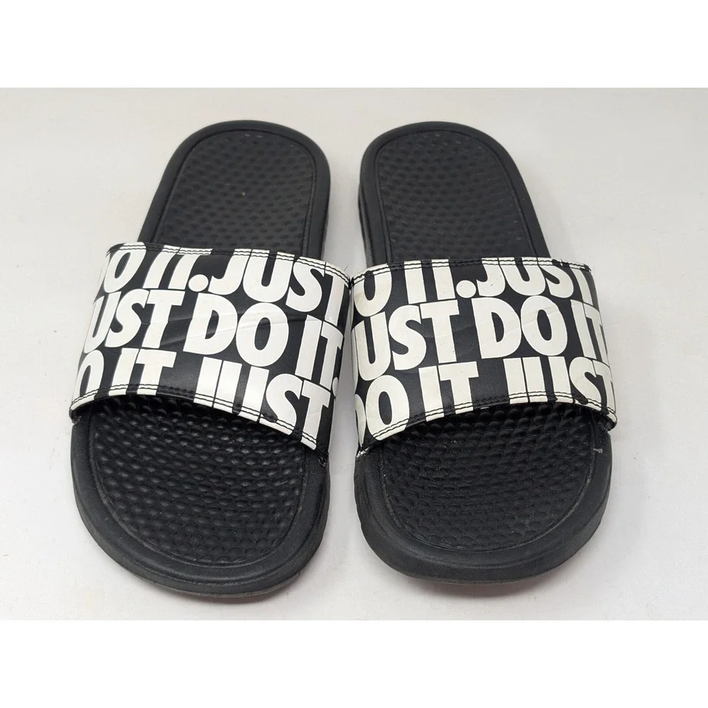 Nike Benassi‎ JDI Logo Sandals Men's Size 8 Slides 631261-024 Just Do It Print